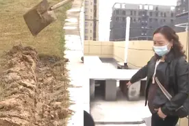 草皮下竟是混凝土，楼顶保温层未完全覆盖，业主：新房问题太多了视频封面