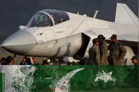 【巴军方回忆录】JF-17雷电&枭龙的前世今生，从埃及归来【一】视频封面