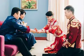 吴敏霞女儿吃醋崩溃！讨厌弟弟哭的撕心裂肺，小不点让人太心疼!视频封面