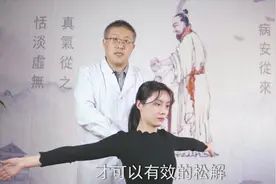 久坐引起弯腰驼背，腰酸背疼？一个动作，早晚一次，可以改善。视频封面