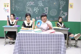 学生上课，当你坐在第一排和坐最后一排的待遇有什么区别？真逗