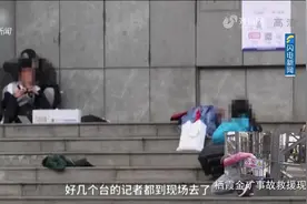 1死7伤！昆明一男子中学门外持刀伤人、劫持人质，被警方当场击毙视频封面