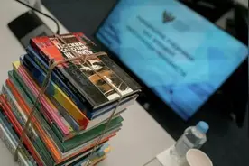 乌高官：乌克兰将销毁部分俄罗斯文学作品视频封面