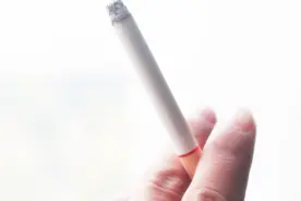 细杆香烟对人体的伤害，比粗杆香烟更小吗？商家的话不能信！视频封面