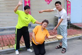 中秋节怀孕儿媳出门要饭，儿子二话不说把母亲赶走，做法真解气视频封面