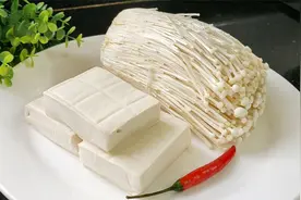 金针菇配3块豆腐，天越冷越爱这一个吃法，好吃下饭，做法又简单