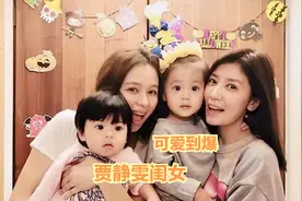 贾静雯女儿咘咘正面照，亲自为女儿做美食，吃货模样古灵精怪！视频封面