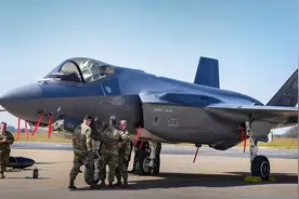 为航展“助兴”？美国空军F-35A隐形战机首降印度视频封面