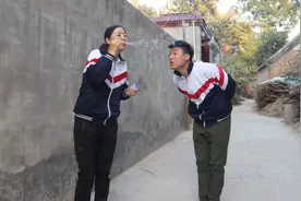 搞笑童年：小时候玩泡泡也可以这么开心，满满的都是回忆