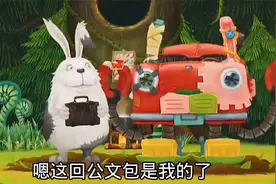 野兔和机器兔联合把红兔推进陷阱，逃跑时却被鸡群反杀，太搞笑了视频封面