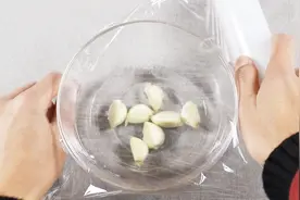 白醋喝大蒜密封保存，作用花钱也难买，很多人还不知道，试试吧