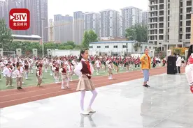 快乐舞步！小学老师自编《卡路里》课间操视频封面