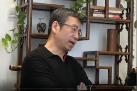 众星谈不玩微信的原因，成龙这个会上瘾，白岩松这个我是有警觉的视频封面