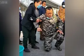 资产过亿大佬破产成老赖，当街下跪求原谅，51岁从头开始视频封面