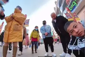 开遥控车去给路人送冰糖葫芦视频封面