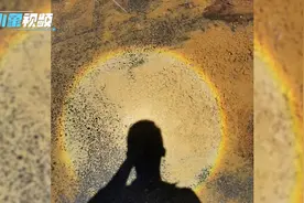 不是特效！男子头顶神秘光环，一度以为自己中暑产生幻觉：有点帅视频封面