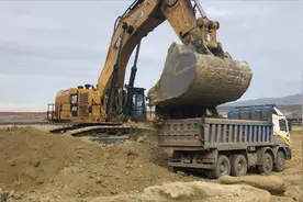 卡特 6015B 巨型挖掘机装载卡车！视频封面