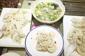 西安解放路饺子馆：点了两份饺子和一份馄饨一盘菜，花了72视频封面