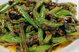 你是怎样做的虎皮辣椒？虎皮辣椒正确做法，好吃的下饭菜视频封面
