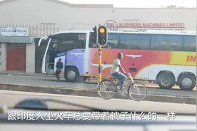 在非洲出门必带伞，不管是遮阳还是防雨，都是实用的选择！