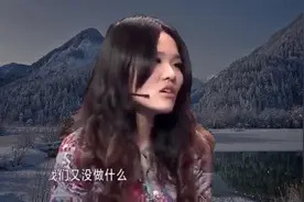 男子台上和女友斗嘴，实在太有趣了！观众都笑翻了