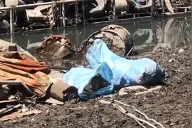 台湾缺水日月潭干涸画面曝光：大量肮脏废物浮现 民众直呼看傻眼视频封面