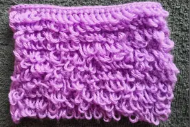 分享一个可以钩织毛线地垫的方法，让你家里的废旧毛线回收再利用