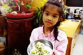 玫瑰花饺子你吃过吗玥玥，亲手包的，吃的真香啊，还中了大奖！视频封面