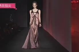 擅长印花设计的意大利设计师Roberto Cavalli，尽显女性浪漫气质视频封面