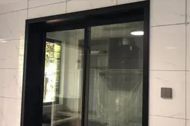 今天开始安装厨房推拉门，480一平米包安装，您说贵吗？视频封面