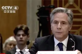 美媒：美承诺军援 为乌军反攻“做最后努力”视频封面
