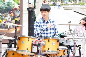 小哥哥架子鼓演奏林俊杰《当你》