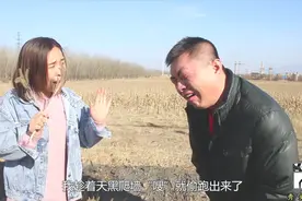 搞笑剧：男子着急上厕所，没想遇到个精神病姑娘，整个过程太逗了视频封面