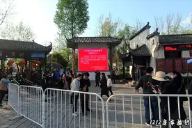 黄山宏村游客真多，已经开始限流了，纠结还要不要进去