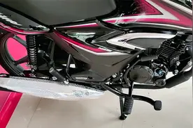 本田经典125摩托，油耗仅1.5，质量稳定，配CBS，通勤代步就选它视频封面