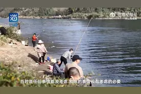 凡人英雄！钓鱼大叔来不及脱衣跳水勇救落水女子视频封面