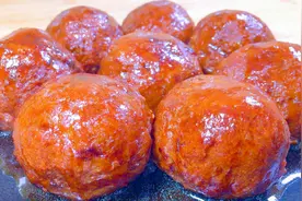 秘制狮子头，调馅是关键，这样做外焦里嫩无腥味，连吃5个都不腻