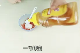 苹果搭上蜂蜜敷脸，皮肤白净水润，斑也少了视频封面