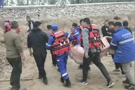 悲剧！新乡一8岁男童不慎坠黄河，1个小时打捞上案已无生命体征视频封面