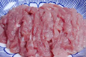 炒肉丝时，切记不要放盐和料酒腌制，教你一招，鲜嫩入味不腥不柴