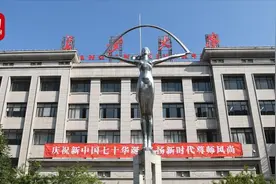 贴心！每人偷偷补助100元 学校花30万为3055名贫困生补网课流量费视频封面