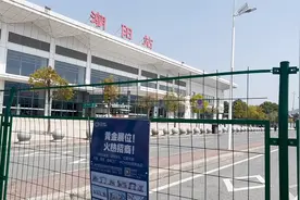 汕头一高铁站停用站前循环道，车辆违停严重，旅客抱怨出站难视频封面