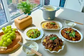 和老公两人份午餐，不开火没油烟，四菜一汤，健康美味又营养
