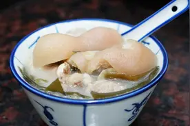 海带炖猪蹄，广东人原汁原味做法，汤鲜肉嫩，做法超简单视频封面