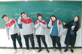 短剧：老师提问学霸数学问题，没想学霸画了只老鼠当答案，太逗了视频封面