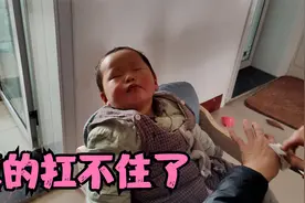 宝宝犯困的时候有多瞌睡，一秒入睡！睡眠不好的奶奶是真的羡慕！视频封面