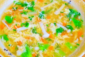 海鲜菇这样做汤才营养，汤鲜美味又清爽，一次做一大盆还不够喝