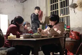 打工夫妻：马上要回深圳了，婆婆做了一桌好菜，珍惜在家的每一刻视频封面