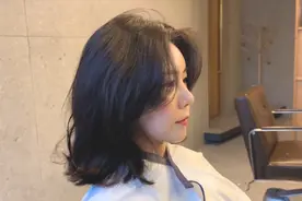 现今最流行的韩国微卷外翻发型，怎么修剪怎样烫的