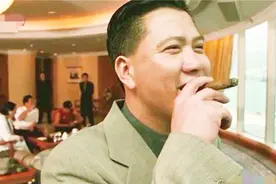 他和周润发同时出道，人称“大哥专业户”，如今晚年凄凉无人帮！视频封面